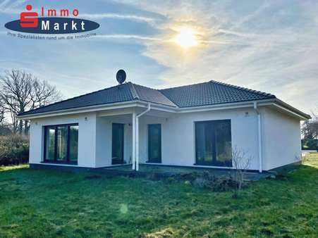 Rückansicht - Bungalow in 31600 Uchte mit 113m² kaufen