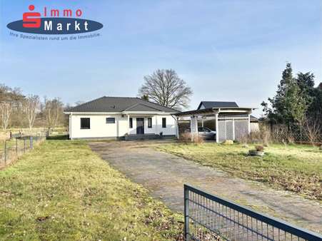 Straßenansicht - Bungalow in 31600 Uchte mit 113m² kaufen