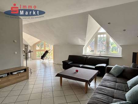 Wohnzimmer Wohnzimmer - Dachgeschosswohnung in 32479 Hille mit 81m² kaufen