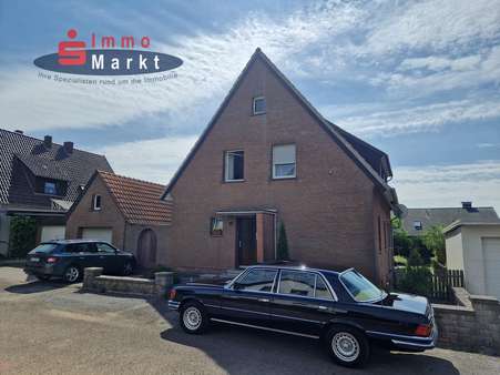 Straßenansicht - Zweifamilienhaus in 32278 Kirchlengern mit 167m² kaufen
