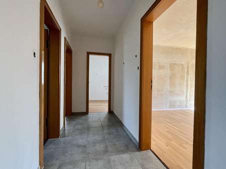 Flur - Etagenwohnung in 32545 Bad Oeynhausen mit 78m² kaufen