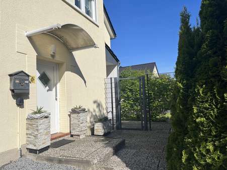 Hauseingang 75 m Wohneinheit - Wohnanlage in 32049 Herford mit 300m² als Kapitalanlage kaufen