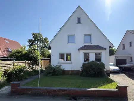 Zweifamilienhaus mit Potenzial - Modernisiertes Haus mit vermieteter Einheit