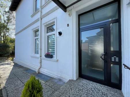 Hauseingang Hauseingang - Dachgeschosswohnung in 32545 Bad Oeynhausen mit 46m² kaufen