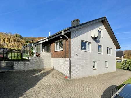 Hofansicht Hofansicht - Einfamilienhaus in 32602 Vlotho mit 178m² kaufen