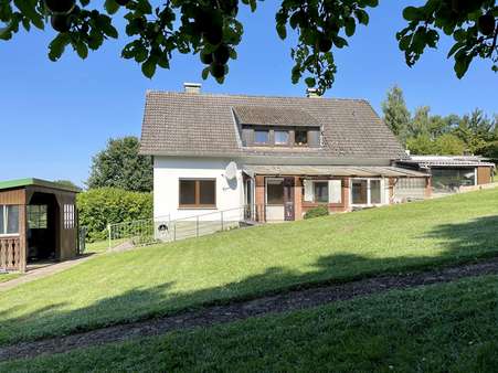 Seitenansicht - Zweifamilienhaus in 32457 Porta Westfalica mit 205m² kaufen