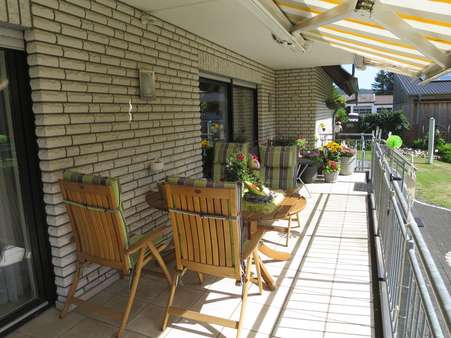 Balkon im Erdgeschoss mit Gartenzugang - Zweifamilienhaus in 32549 Bad Oeynhausen mit 256m² günstig kaufen