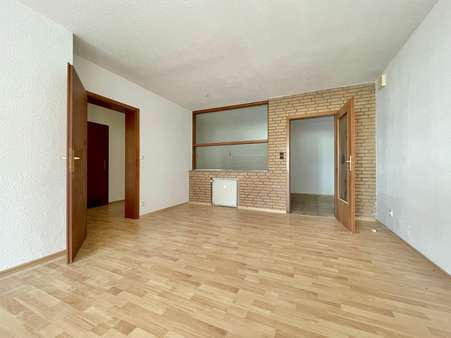 Wohnzimmer - Etagenwohnung in 32602 Vlotho mit 77m² kaufen