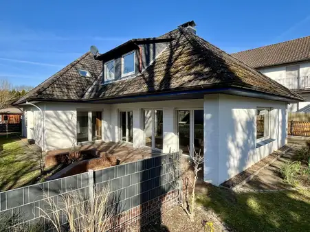 Geräumiger Bungalow mit Einliegerwohnung in ruhiger Lage