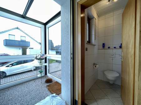 Eingang und Gäste-WC - Einfamilienhaus in 32549 Bad Oeynhausen mit 94m² kaufen