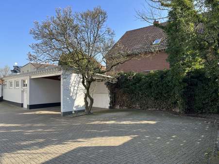 Doppelcarport und weiteren Parkfläche im Hinterhof - Büro in 32545 Bad Oeynhausen mit 944m² kaufen