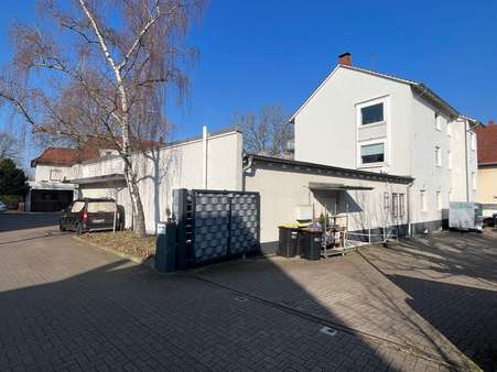Objektrückseite mit großzügiger Hofeinfahrt - Büro in 32545 Bad Oeynhausen mit 944m² kaufen