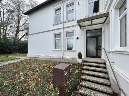 Hauseingang - Dachgeschosswohnung in 32545 Bad Oeynhausen mit 76m² kaufen