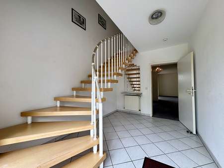 Eingang Treppenhaus Eingang Treppenhaus - Zweifamilienhaus in 32278 Kirchlengern mit 177m² kaufen