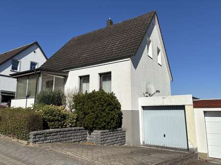 Straßenansicht - Einfamilienhaus in 32602 Vlotho mit 90m² kaufen