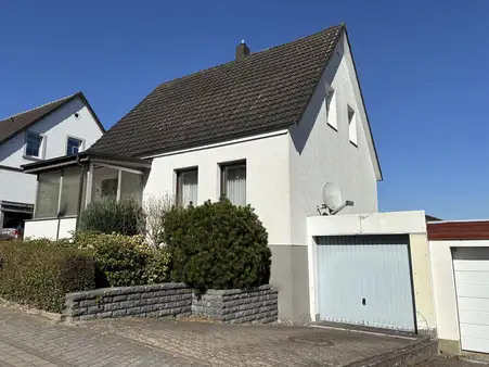 Gemütliches Haus mit großem Garten und Wiese