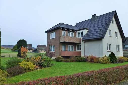 Seitenansicht mit Anbau - Zweifamilienhaus in 32257 Bünde mit 160m² kaufen