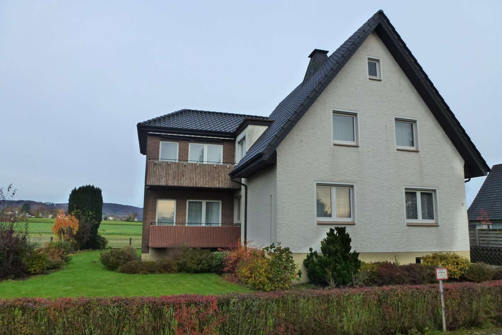 Vorderansicht mit Anbau - Zweifamilienhaus in 32257 Bünde mit 160m² kaufen