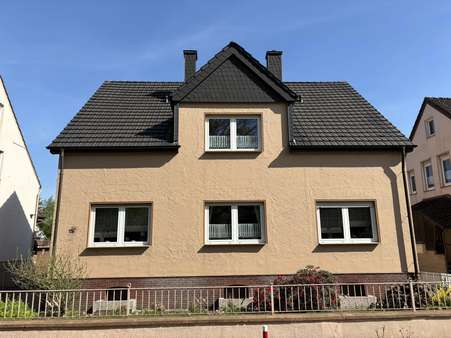 Straßenansicht - Einfamilienhaus in 32049 Herford mit 185m² kaufen