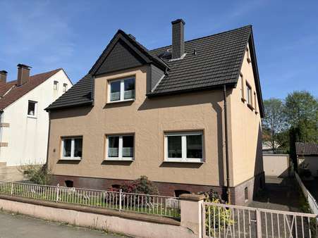 Straßenansicht - Einfamilienhaus in 32049 Herford mit 185m² kaufen
