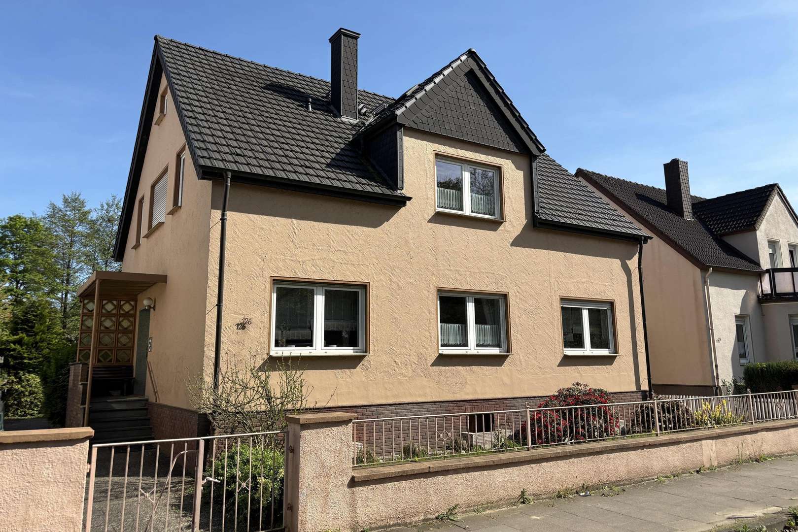 Straßenansicht - Einfamilienhaus in 32049 Herford mit 185m² kaufen