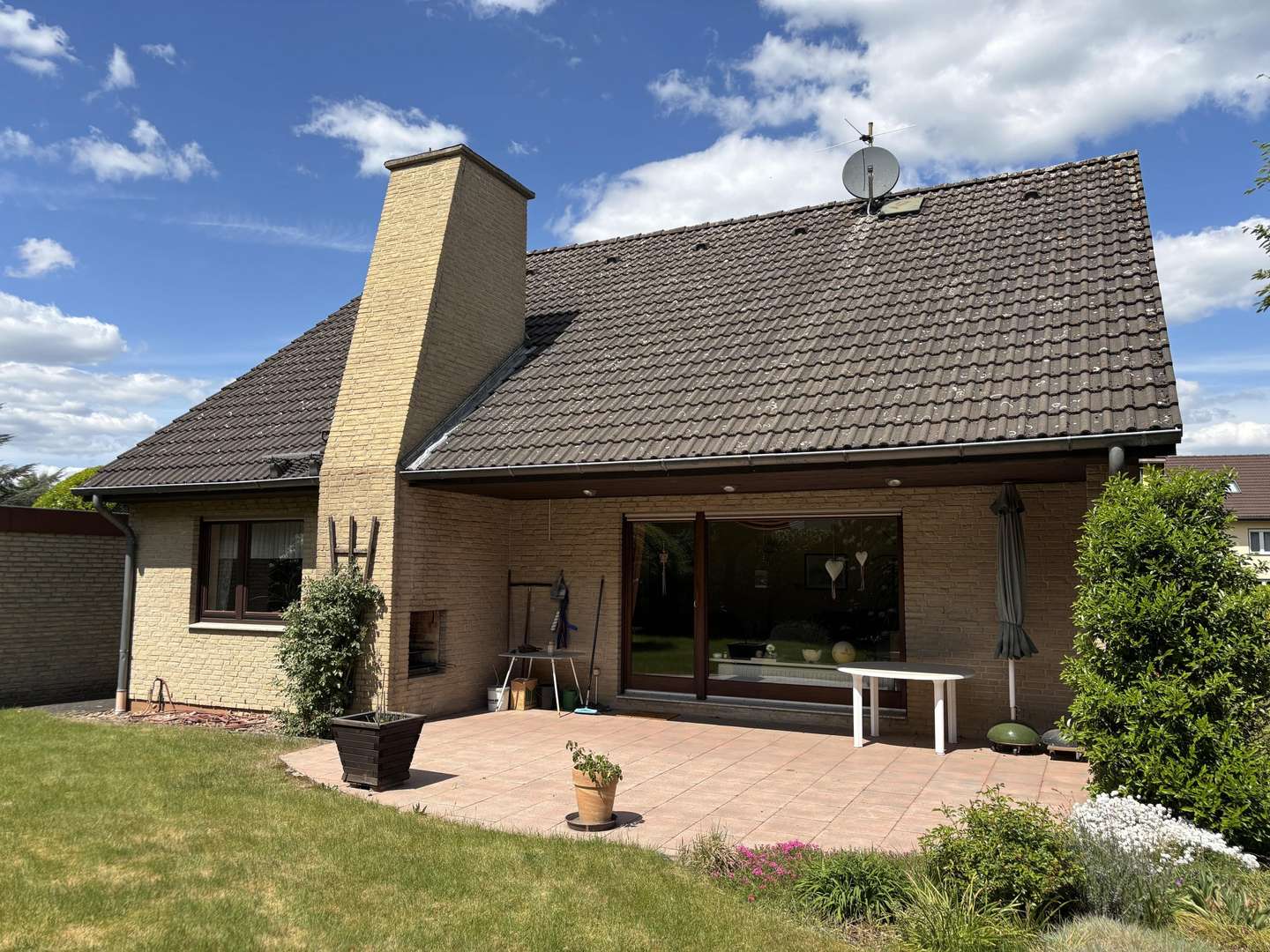 Gartenansicht - Einfamilienhaus in 32107 Bad Salzuflen mit 139m² kaufen
