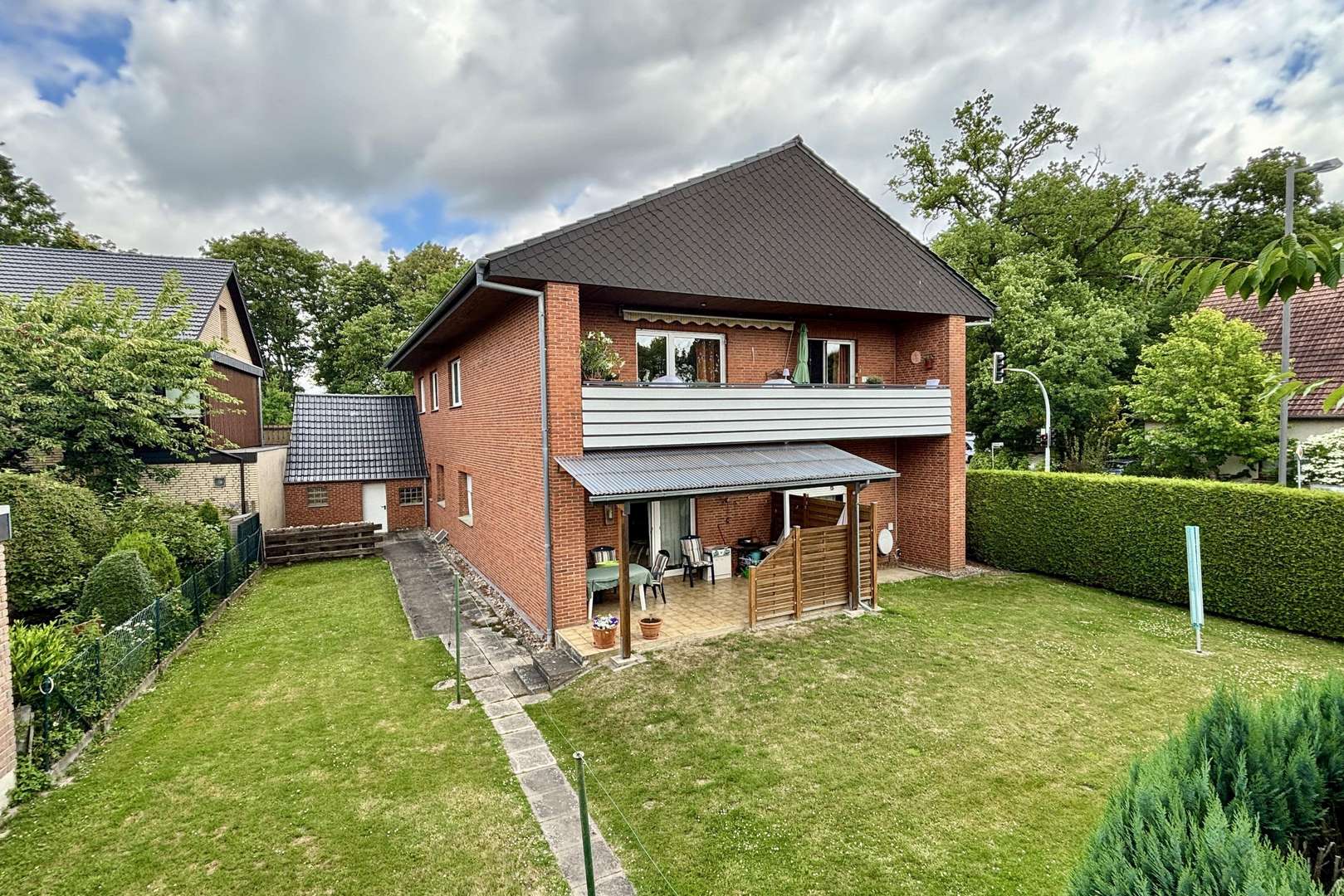 1 1 - Zweifamilienhaus in 32584 Löhne mit 280m² als Kapitalanlage kaufen