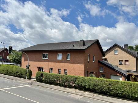 4 4 - Zweifamilienhaus in 32584 Löhne mit 280m² als Kapitalanlage kaufen