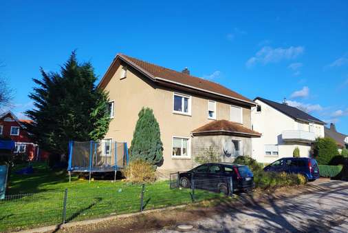 Straßenansicht - Zweifamilienhaus in 32257 Bünde mit 250m² kaufen