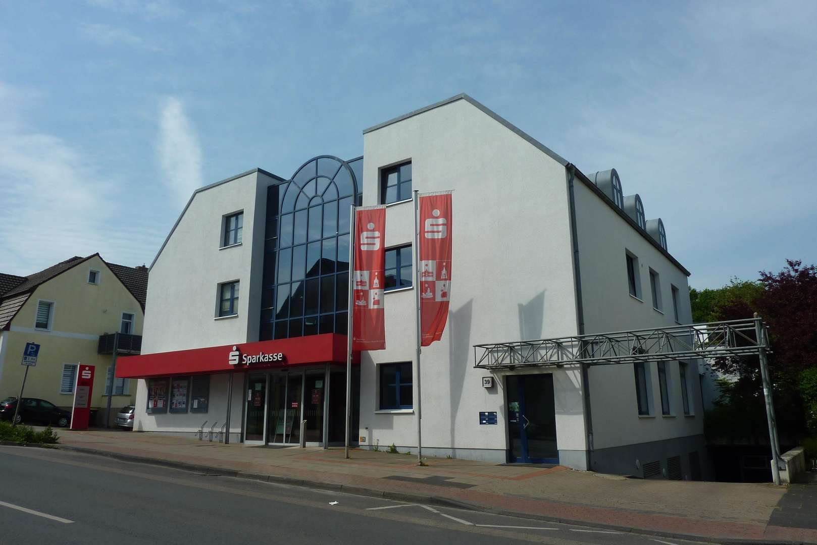 Straßenansicht - Etagenwohnung in 32545 Bad Oeynhausen mit 103m² günstig kaufen