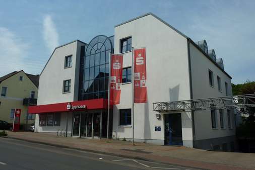Straßenansicht 2 - Etagenwohnung in 32545 Bad Oeynhausen mit 103m² günstig kaufen
