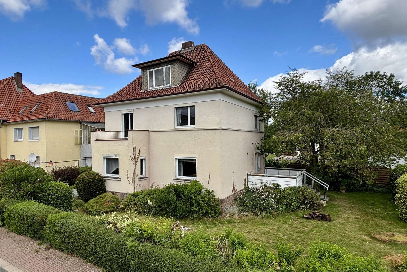Außen 2 Außen 2 - Zweifamilienhaus in 32549 Bad Oeynhausen mit 164m² kaufen