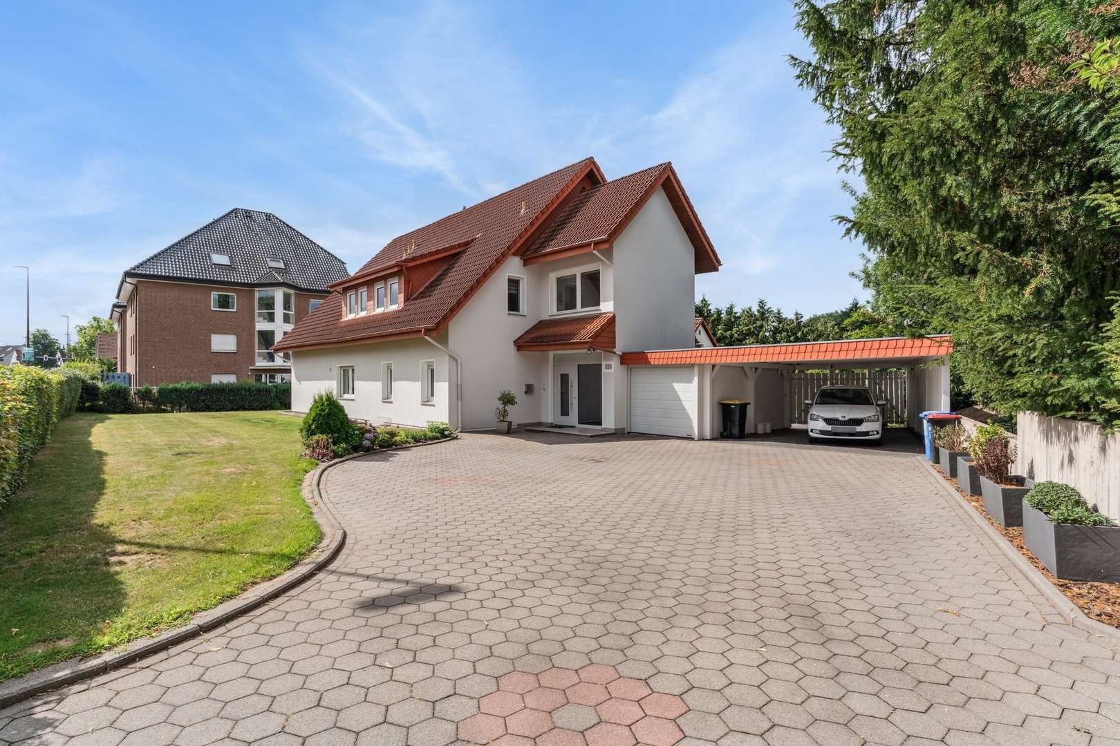 Straßenansicht Straßenansicht - Zweifamilienhaus in 32052 Herford mit 261m² kaufen
