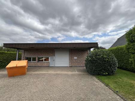 Außen Halle Außen Halle - Mehrfamilienhaus in 32278 Kirchlengern mit 230m² kaufen