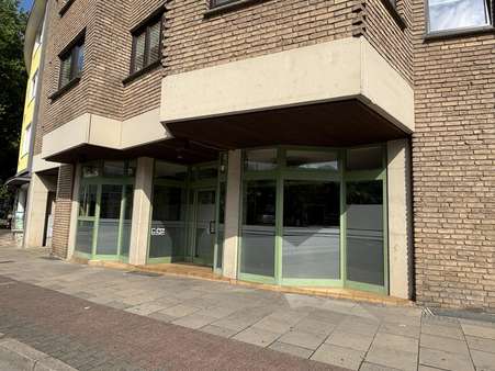 Schaufensterfront Schaufensterfront - Ladenlokal in 32049 Herford mit 87m² kaufen