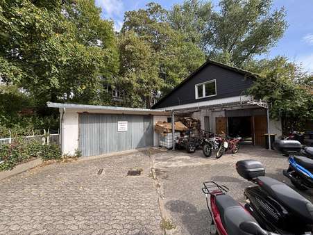 Werkstatt und Doppelgarage - Mehrfamilienhaus in 32052 Herford mit 204m² kaufen