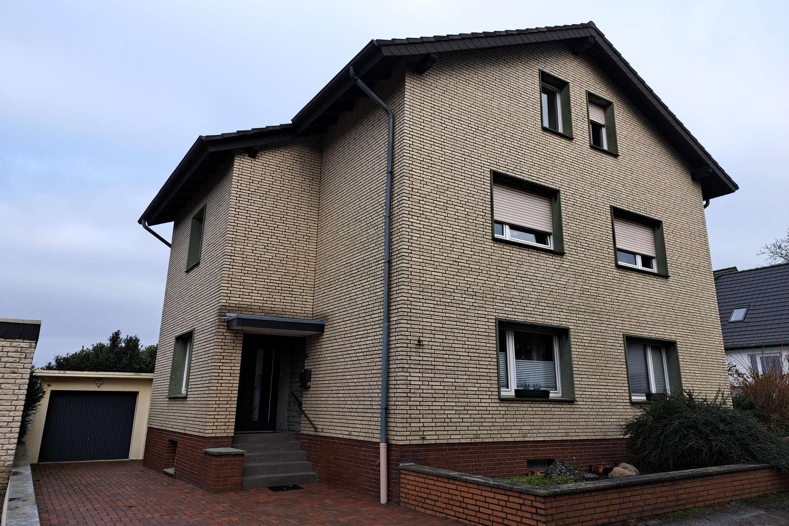 Straßenansicht - Mehrfamilienhaus in 32120 Hiddenhausen mit 267m² als Kapitalanlage kaufen