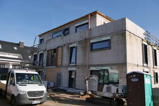 Rohbau - Erdgeschosswohnung in 32052 Herford mit 131m² günstig kaufen