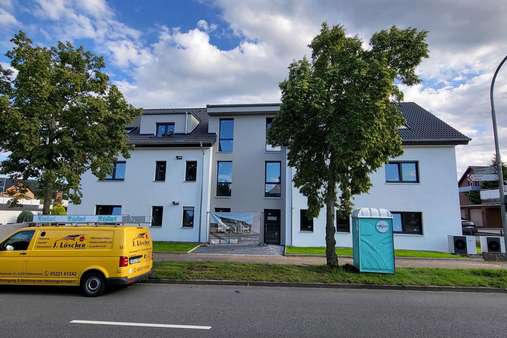 Straßenansicht - Etagenwohnung in 32120 Hiddenhausen mit 104m² kaufen