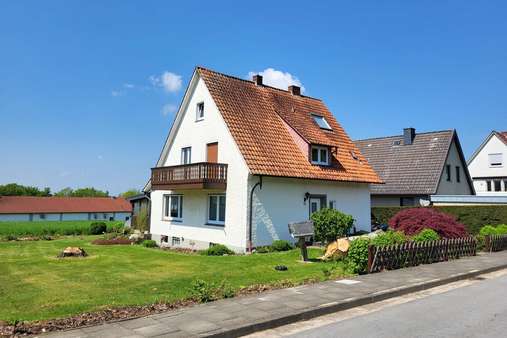 Straßenansicht - Zweifamilienhaus in 32120 Hiddenhausen mit 120m² kaufen