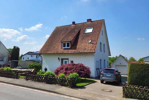 Straßenansicht - Zweifamilienhaus in 32120 Hiddenhausen mit 120m² kaufen