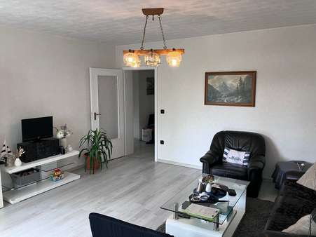 Wohnzimmer - Etagenwohnung in 32051 Herford mit 94m² kaufen