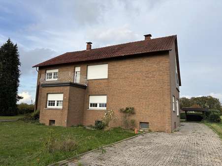 Straßenansicht Straßenansicht - Zweifamilienhaus in 32602 Vlotho mit 260m² kaufen