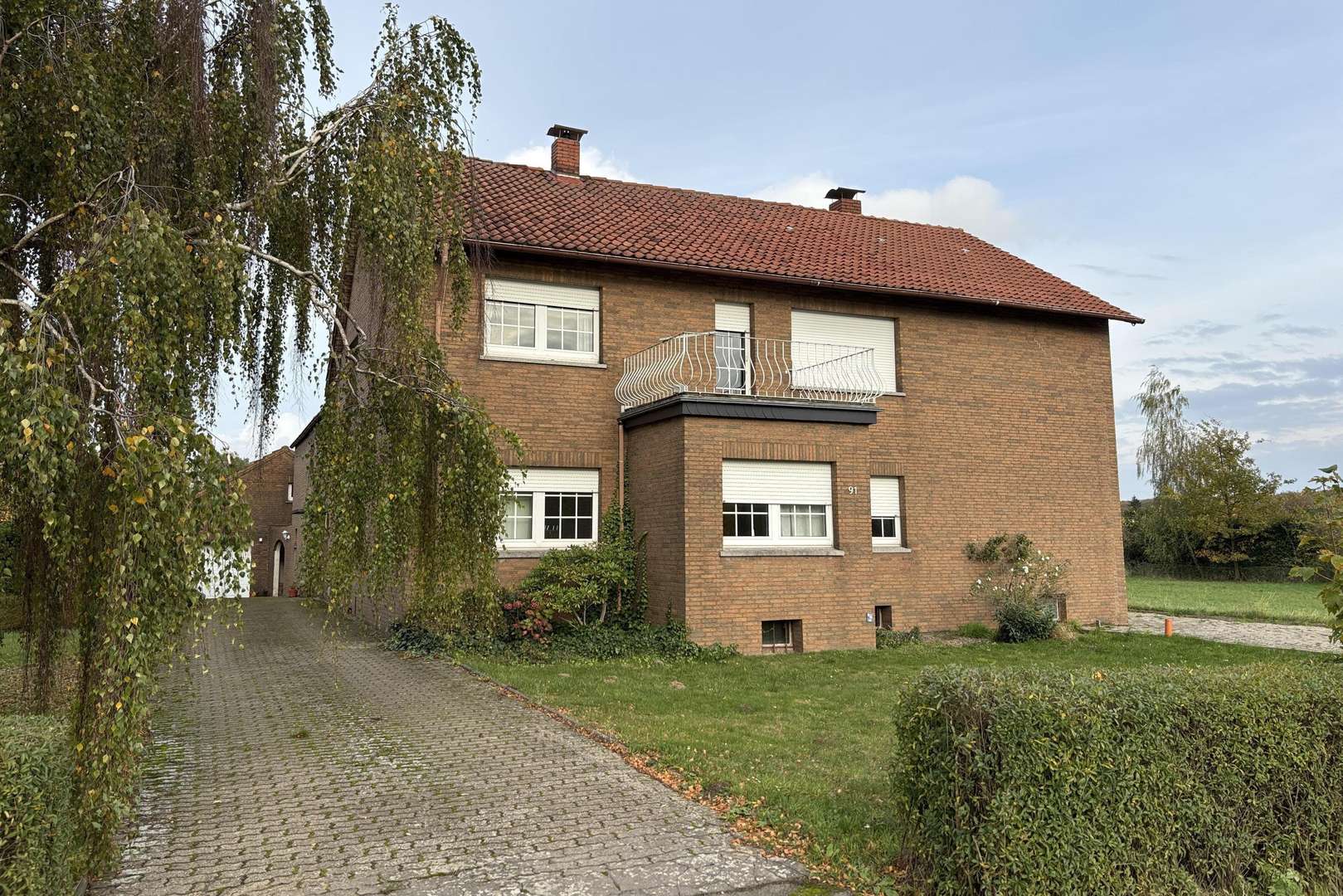 Straßenansicht Straßenansicht - Zweifamilienhaus in 32602 Vlotho mit 260m² kaufen