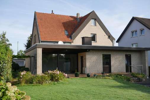 Rückansicht - Einfamilienhaus in 32051 Herford mit 210m² kaufen