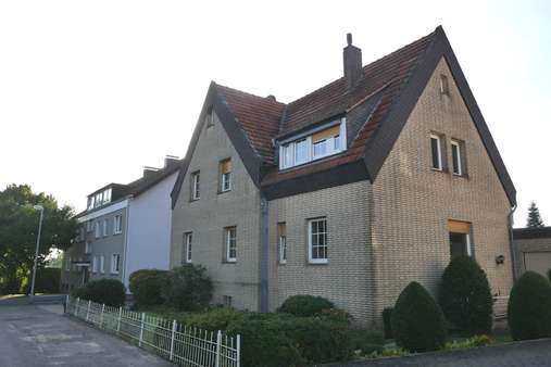 Straßenansicht - Einfamilienhaus in 32051 Herford mit 210m² kaufen