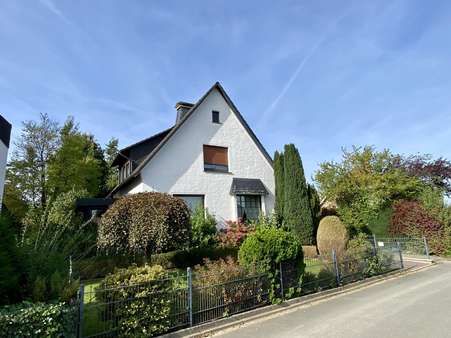 Straßenansicht - Einfamilienhaus in 32584 Löhne mit 140m² kaufen