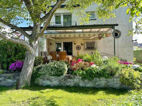 Blick auf die Terrasse - Einfamilienhaus in 63179 Obertshausen mit 116m² kaufen