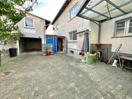 Garage und Hof - Doppelhaushälfte in 63110 Rodgau mit 185m² kaufen