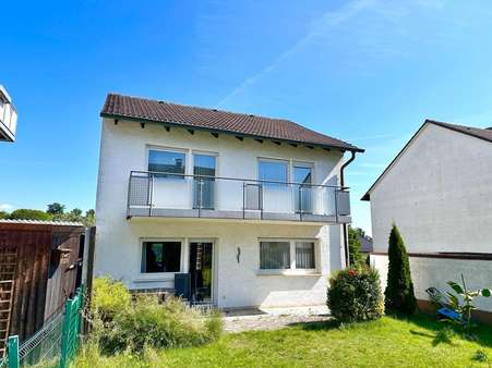 Gartenansicht - Einfamilienhaus in 63128 Dietzenbach mit 125m² kaufen